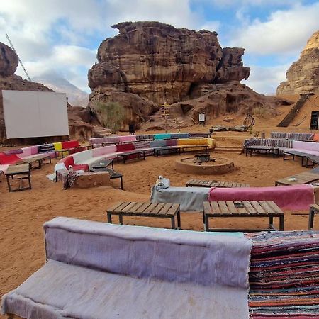 Hotel Aladdin Camp Wadi Rum Esterno foto