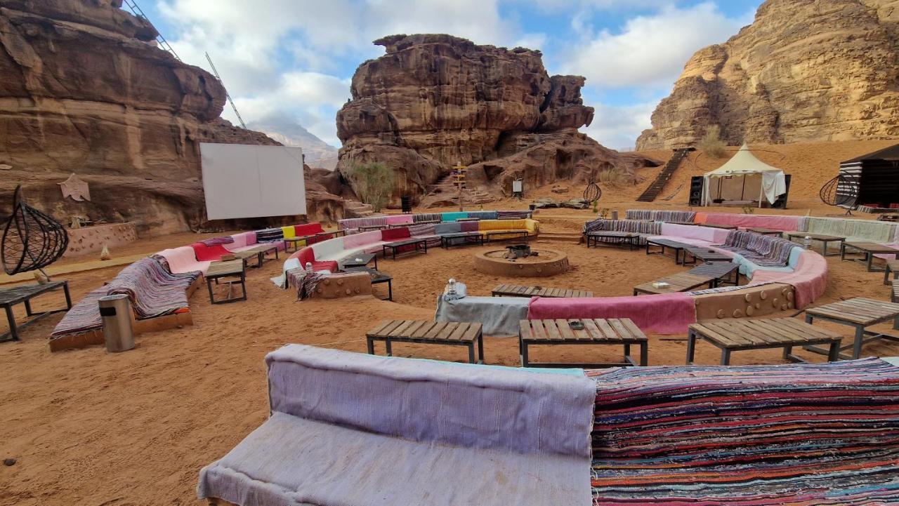 Hotel Aladdin Camp Wadi Rum Esterno foto