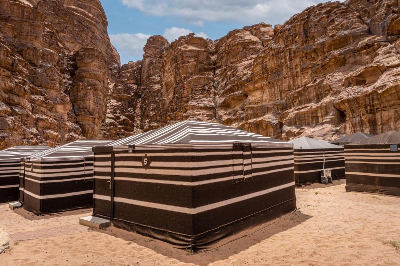 Hotel Aladdin Camp Wadi Rum Esterno foto