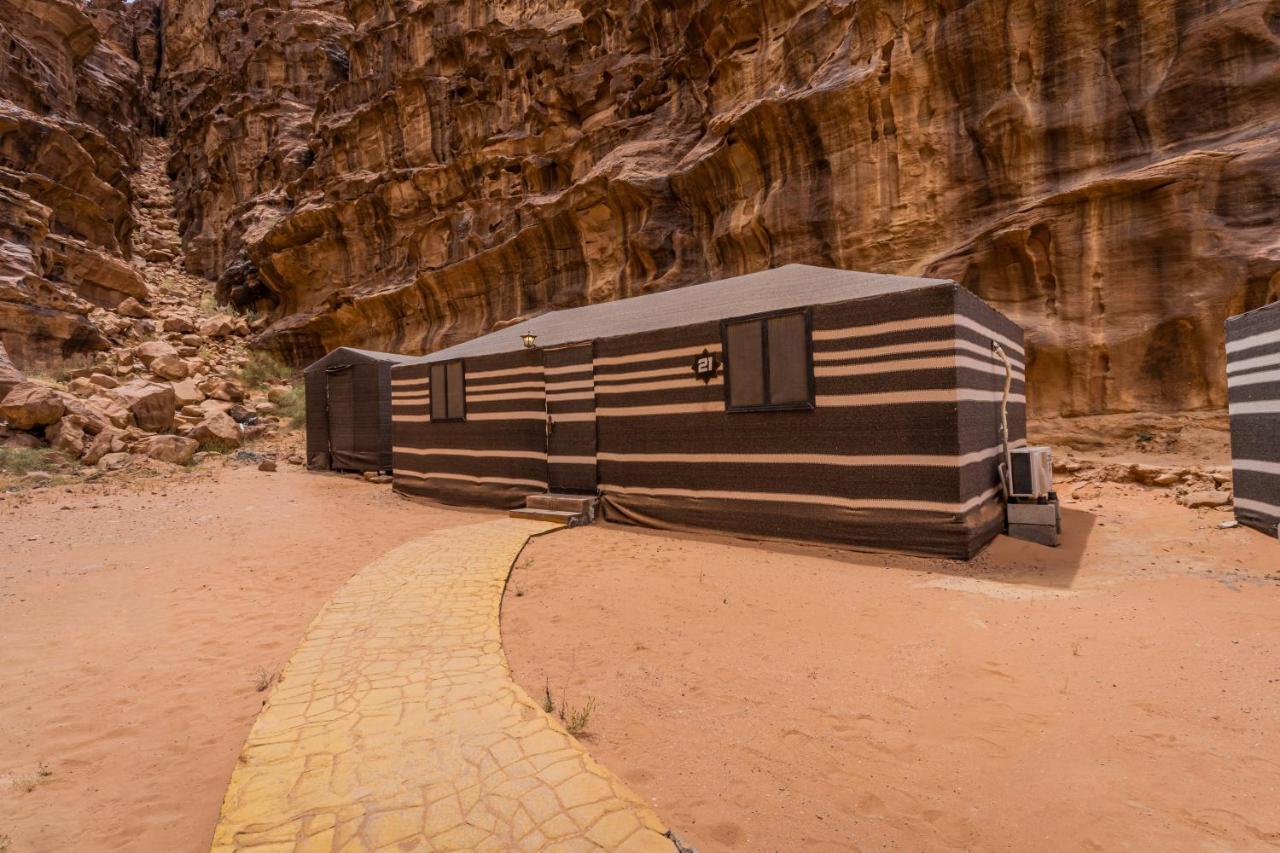 Hotel Aladdin Camp Wadi Rum Esterno foto