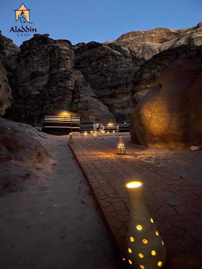 Hotel Aladdin Camp Wadi Rum Esterno foto