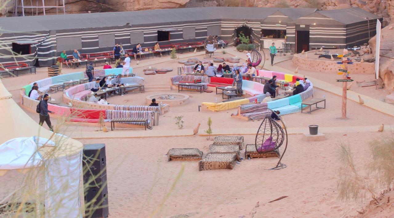 Hotel Aladdin Camp Wadi Rum Esterno foto