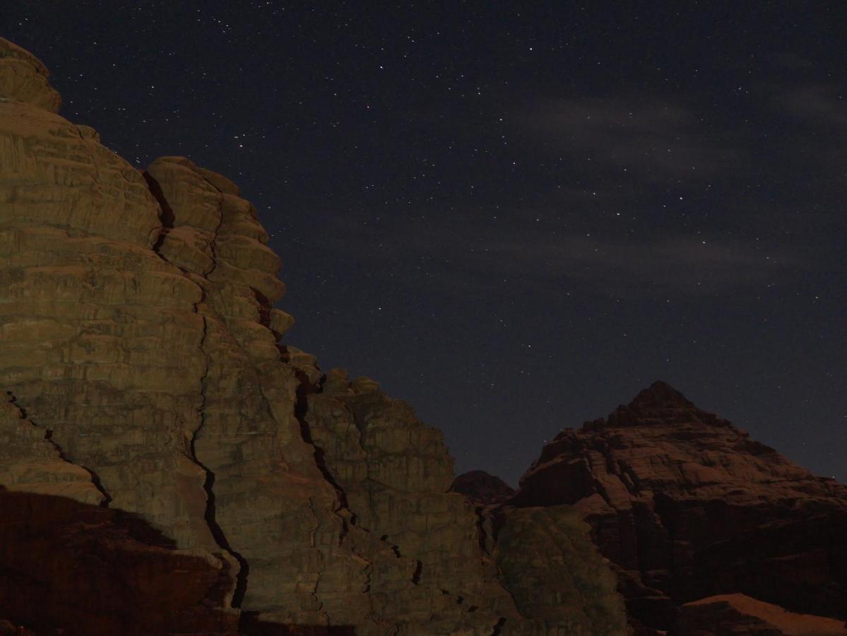 Hotel Aladdin Camp Wadi Rum Esterno foto