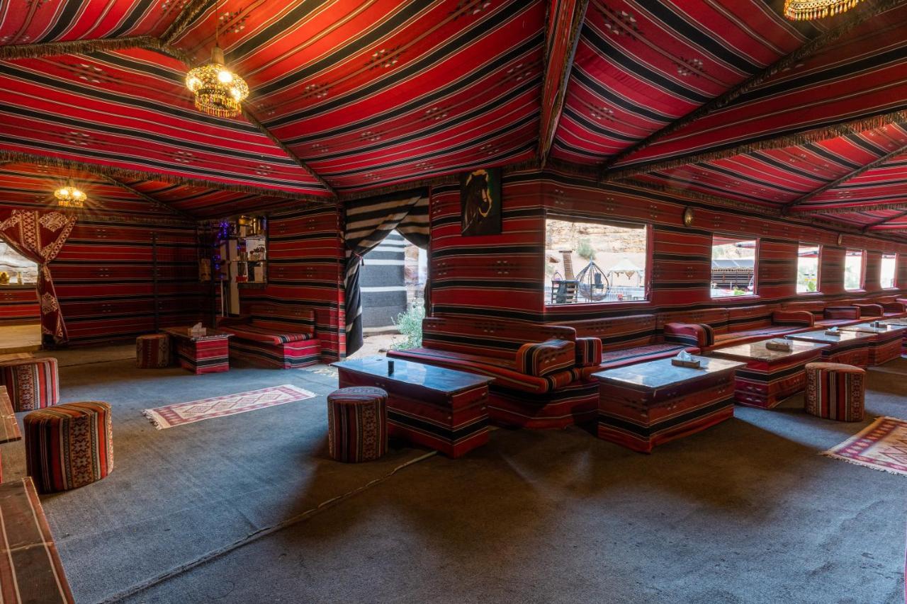 Hotel Aladdin Camp Wadi Rum Esterno foto