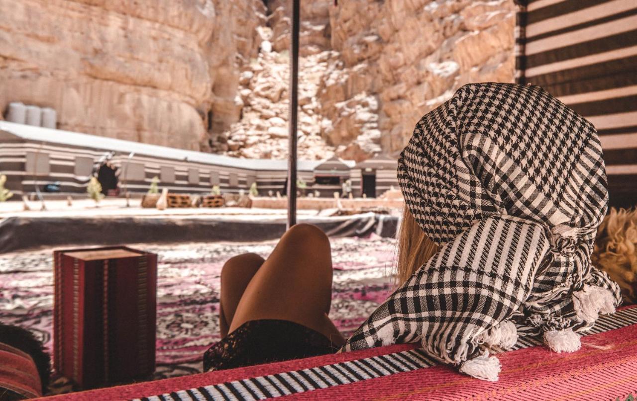 Hotel Aladdin Camp Wadi Rum Esterno foto