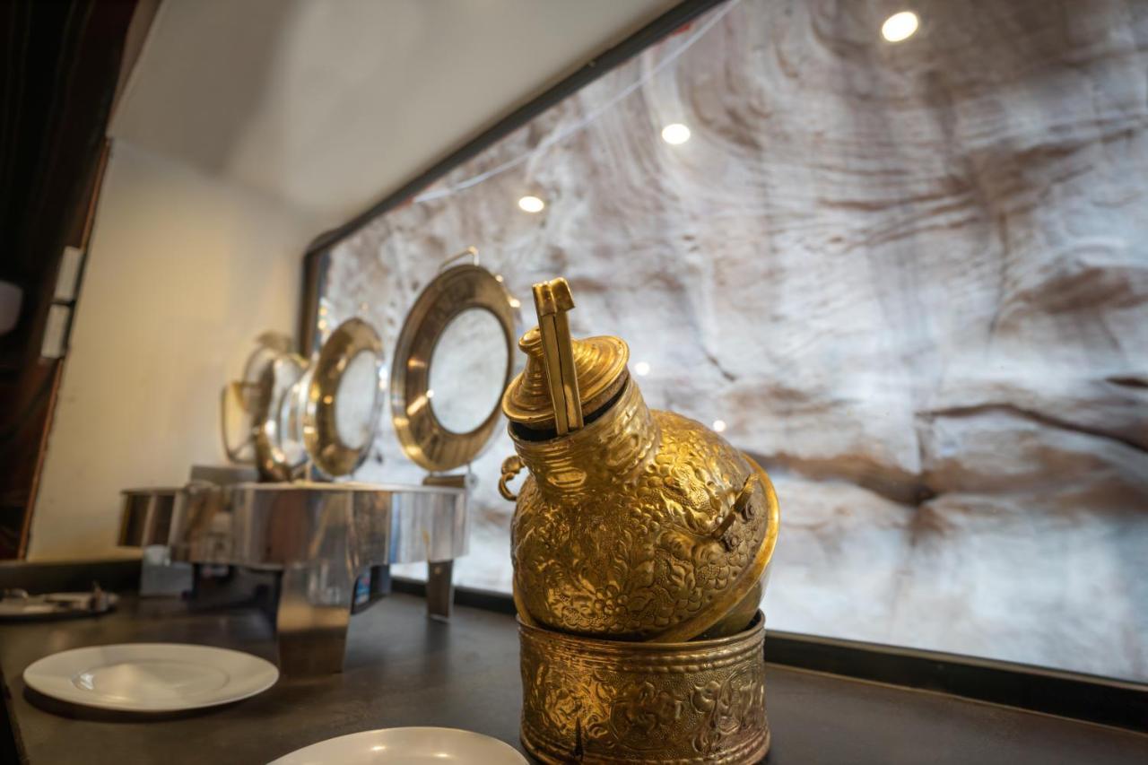 Hotel Aladdin Camp Wadi Rum Esterno foto