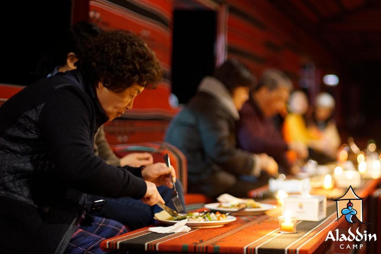 Hotel Aladdin Camp Wadi Rum Esterno foto